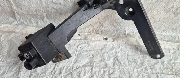 Volvo XC40 Fender mounting bracket 32318691