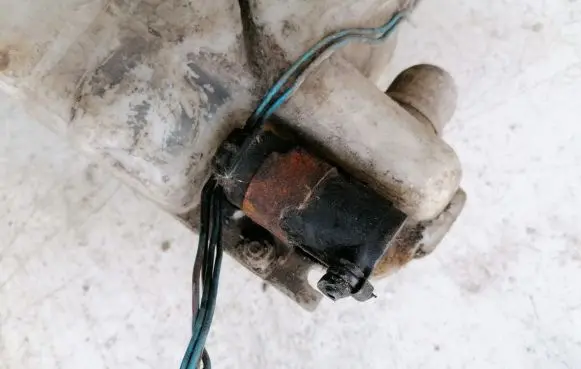Mazda 626 Windscreen/windshield washer pump