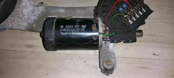Mercedes-Benz E W210 Wiper motor 0390241420 058767
