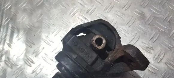 Mazda Xedos 6 Engine mount bracket