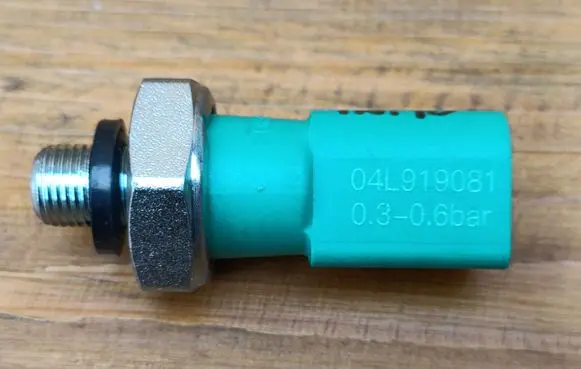 Volkswagen Touran III Oil pressure sensor 04L919081
