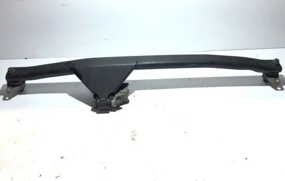 Volvo XC90 Engine mounting bracket