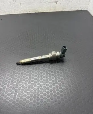BMW 5 F10 F11 Fuel injector 0445110743 8514148