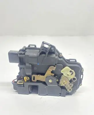 Volkswagen Golf IV Front door lock PA66GF30