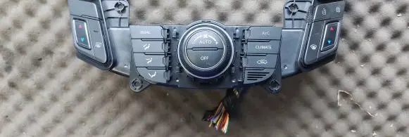 Hyundai i40 Climate control unit 972503Z900 A2C80030400
