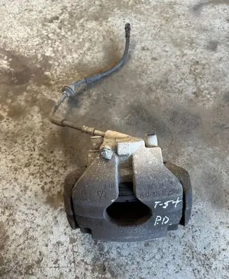 Volkswagen Multivan T5 Front brake caliper 7h0106