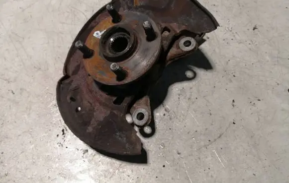 Toyota Yaris Front wheel hub 
