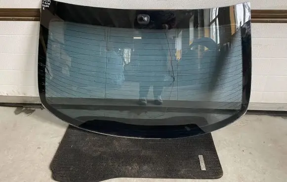 Mercedes-Benz C W203 Rear windscreen/windshield window 43R000261