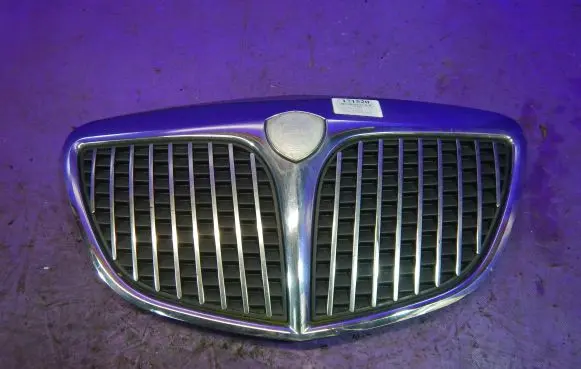 Lancia Musa Front bumper upper radiator grill