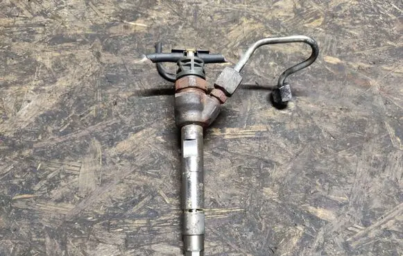 BMW 2 F46 Fuel injector 0445110743
