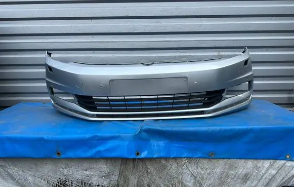 Volkswagen Touran III Front bumper 5TA807221A