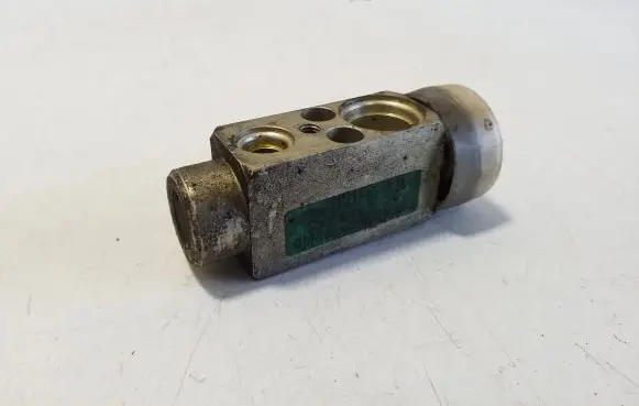 Opel Tigra A Air conditioning (A/C) expansion valve 