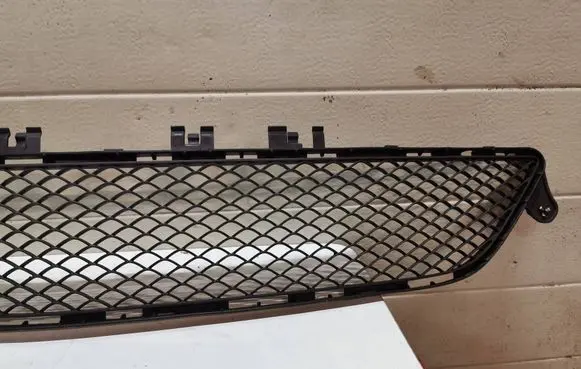 Mercedes-Benz E W212 Front bumper lower grill A2128850522