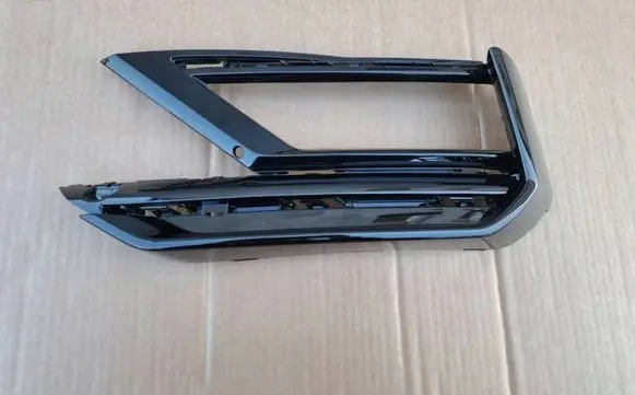Volkswagen Tiguan Front bumper lower grill 5NA853665E