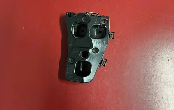 BMW X1 U11 Bumper support mounting bracket corner 9883542 51129883542