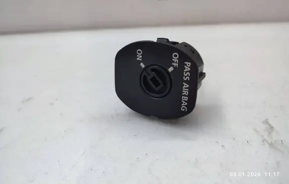 Land Rover Discovery 4 - LR4 Passenger airbag on/off switch YWL500050PUJ