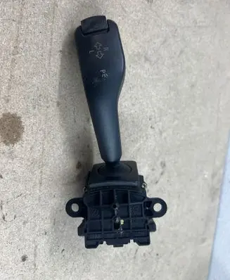 BMW 5 E39 Indicator stalk 8863668K 0110401025