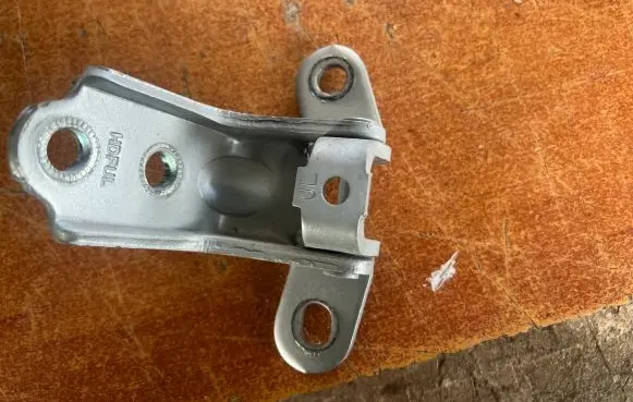 Hyundai i30 Front door upper hinge