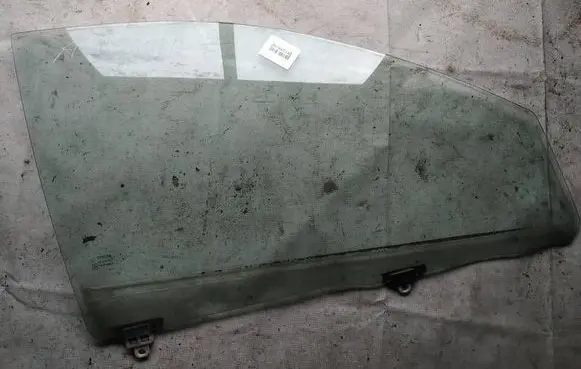 Toyota Yaris Front door window glass four-door as2