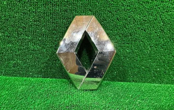 Renault Captur Manufacturer badge logo/emblem 908897724R