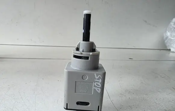 Nissan Juke II F16 Brake pedal sensor switch