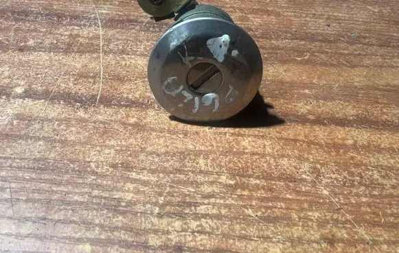 Chevrolet Matiz Front door lock (next to the handle) 