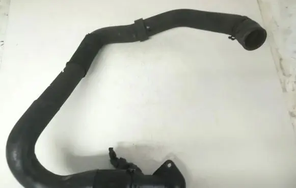 Volkswagen PASSAT B6 Engine coolant pipe/hose 03g121121d