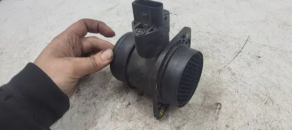Volkswagen Bora Mass air flow meter 0280217121