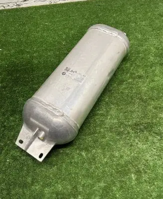 Vacuum air tank