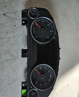 Volkswagen Touareg II Speedometer (instrument cluster) 7P6920880A 0263677001