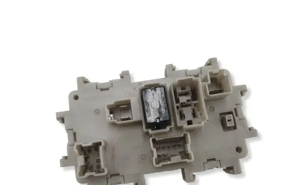 Nissan Navara D40 Fuse module 1052918
