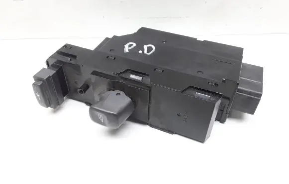 Volvo S60 Electric window control switch 8682837