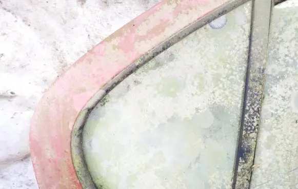 Nissan Primera Rear vent window glass 