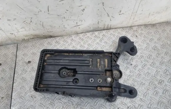 Volkswagen Golf VII Battery tray 5Q0915321E 5Q0915331F