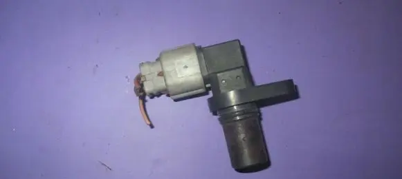 Mazda CX-7 Camshaft position sensor J5T32471