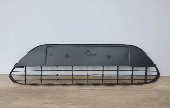 Ford Focus Front bumper lower grill 8M51