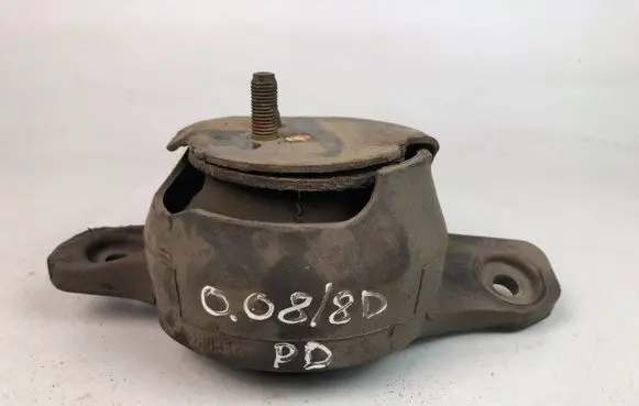 Subaru Outback Engine mount bracket