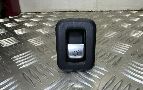 Mercedes-Benz C AMG W205 Tailgate opening switch A2229052303 151309051