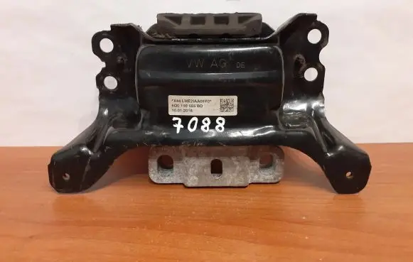 Volkswagen Golf VII Engine mount bracket 5Q0199555BD 7088