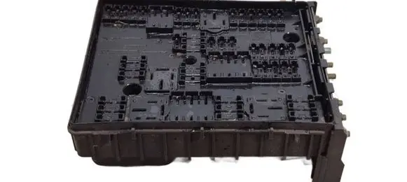 Volkswagen Touran I Fuse module 1K0937124H 1197 015345021