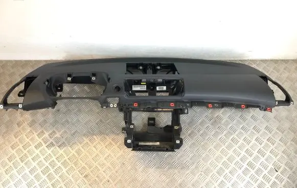 BMW 1 E81 E87 Dashboard 75064014 P0101575 39698286006B