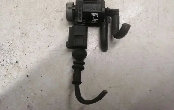 Volkswagen Golf IV Turbo solenoid valve 1J0906283C