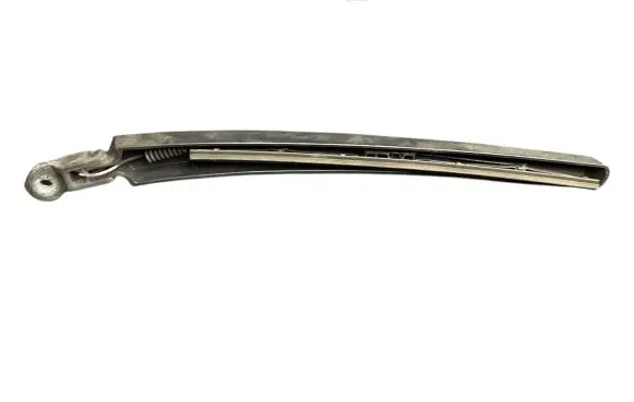 Rear wiper blade arm