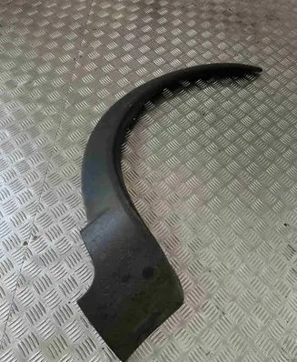 Fender trim (molding)