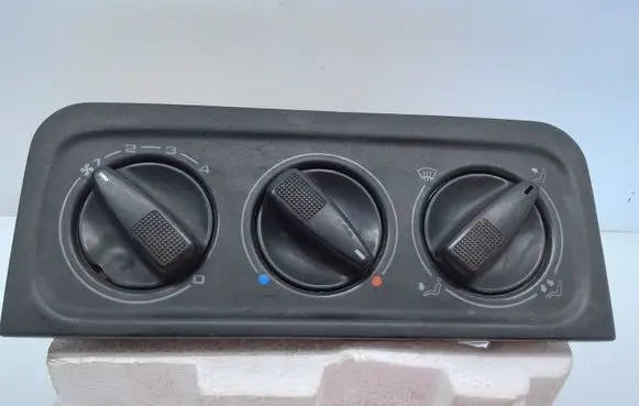 Volkswagen Golf III Climate control unit 1H6819075