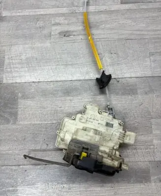 Audi A3 S3 8P Front door lock 4F1837016