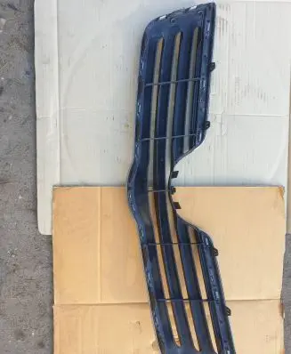 Toyota Avensis T250 Dash center air vent grill