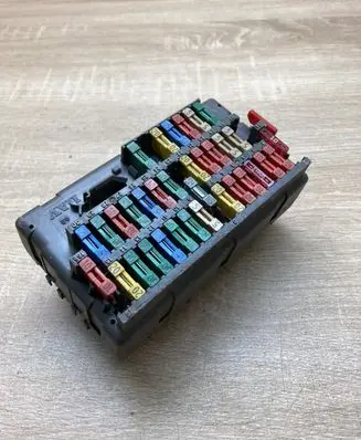 Peugeot 406 Fuse module 9459288180