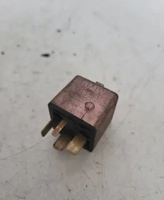 BMW 5 E39 Other relay 8365326