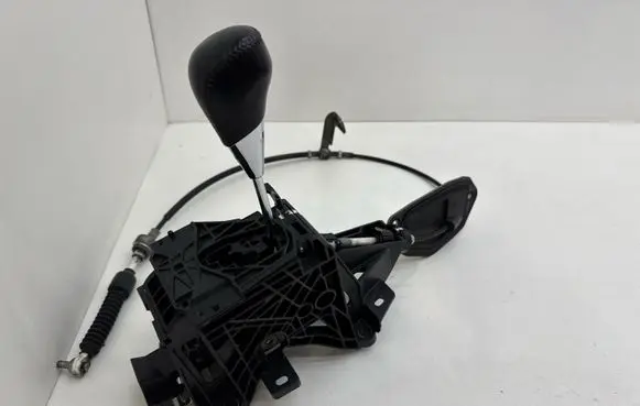 Toyota Avensis T270 Gear shifter/selector 75C584LH